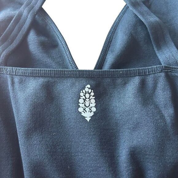 Free People Movement Women’s M/L Good Karma Racerback‎ Crop Top Black Yoga New - Picture 10 of 10